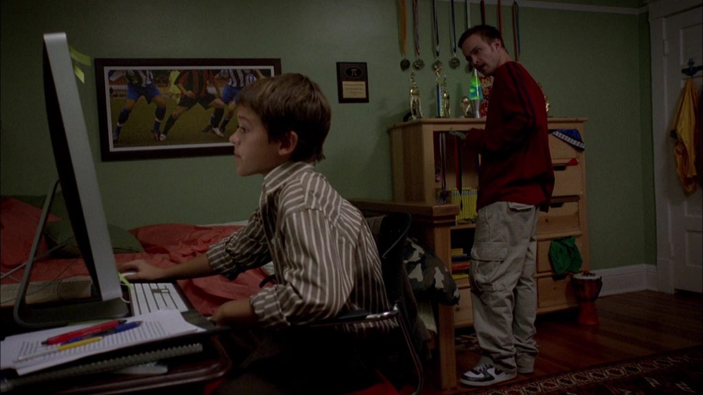 Nike Sneakers Worn by Aaron Paul (Jesse Pinkman) in Breaking Bad Season 1 Episode 4 - Cancer Man (2008) (Image 3)