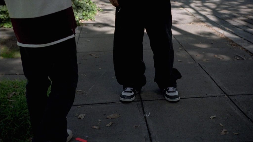 Nike Sneakers Worn by Aaron Paul (Jesse Pinkman) in Breaking Bad Season 1 Episode 4 - Cancer Man (2008) (Image 5)