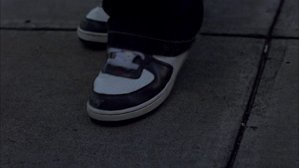 Nike Sneakers Worn by Aaron Paul (Jesse Pinkman) in Breaking Bad Season 1 Episode 4 - Cancer Man (2008) (Image 6)