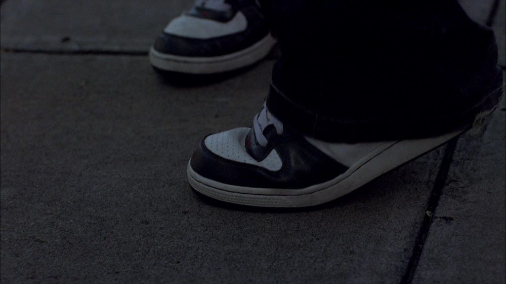 Nike Sneakers Worn by Aaron Paul (Jesse Pinkman) in Breaking Bad Season 1 Episode 4 - Cancer Man (2008) (Image 7)