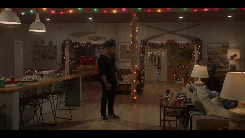 Nike Sneakers Worn by Actors in All American S05E01 “Ludacrismas” (2022) (Image 5)