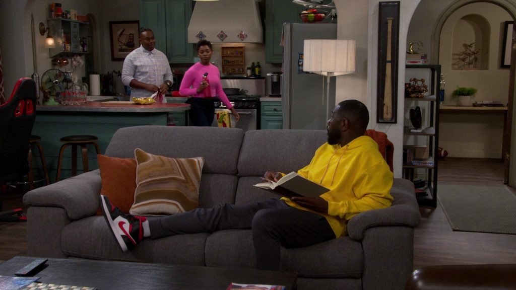 Nike Sneakers Worn by Actors in The Neighborhood S05E07 “Welcome to the Working Week” (2022) (Image 3)
