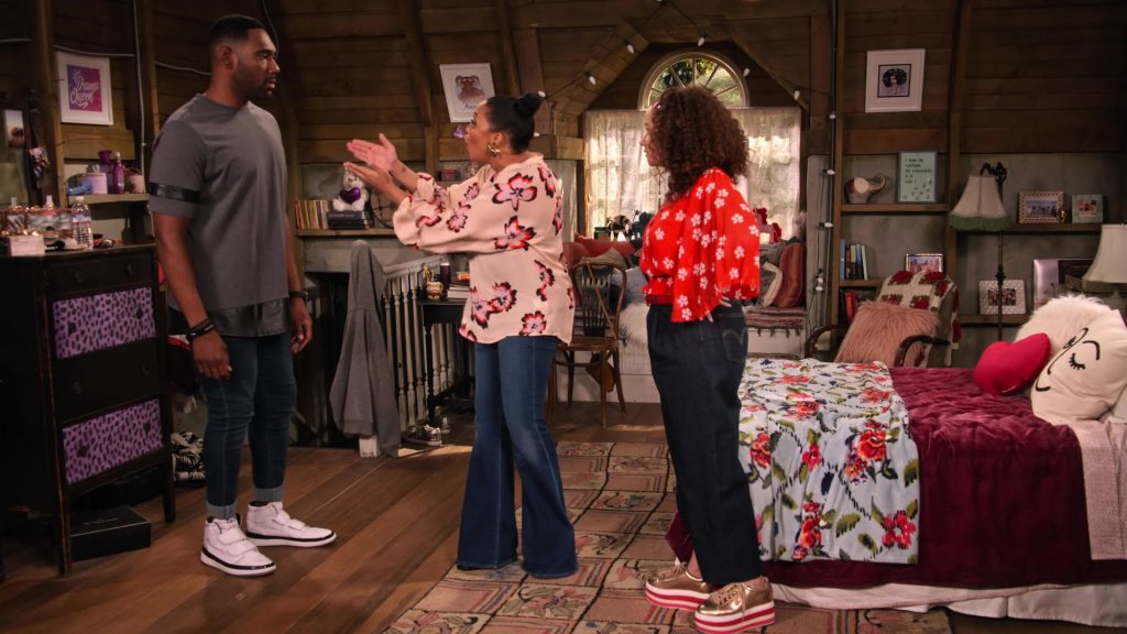 Nike Sneakers Worn by Anthony Alabi as Moz McKellan in Family Reunion Season 1 Episode 13 “Remember When Daddy Came Home” (2020) (Image 2)