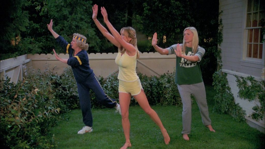 Nike Sneakers Worn by Debra Jo Rupp as Kitty Forman in That '70s Show S07E05 “It's Only Rock and Roll” (2004) (Image 2)
