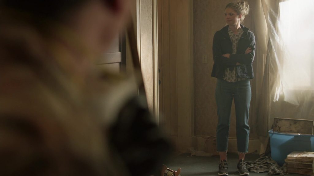 Nike Sneakers Worn by Kate Miner as Tami Tamietti in Shameless Season 10 Episode 12 (2020) (Image 1)