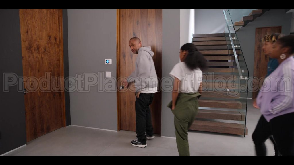 Nike Sneakers Worn by Kenya Barris in #blackAF S01E05 (2020) (Image 2)