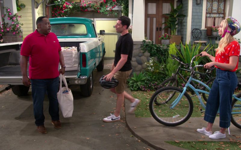 Nike Sneakers Worn by Max Greenfield as Dave Johnson in The Neighborhood Season 2 Episode 5 “Welcome to Soul Food” (2019) (Image 1)