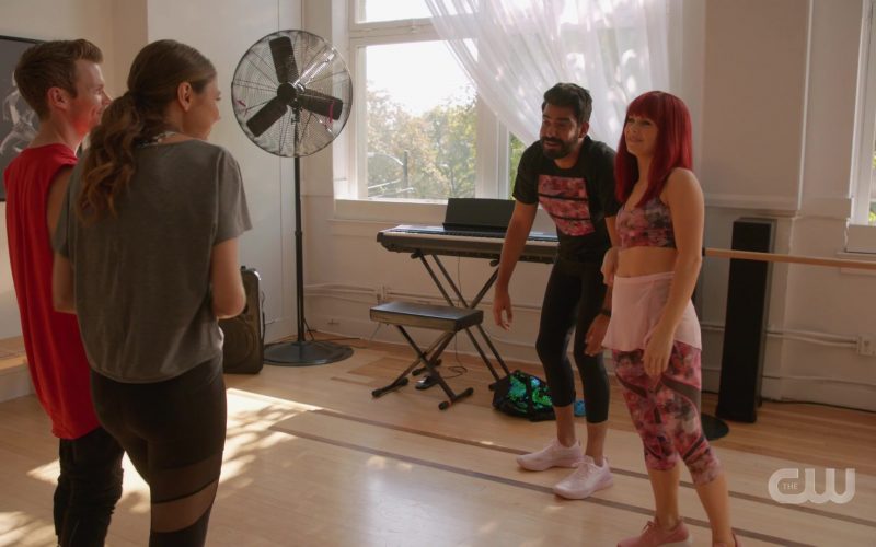 Nike Sneakers Worn by Rahul Kohli in iZombie – Season 5, Episode 3, Five, Six, Seven, Ate! (2019) (Image 1)
