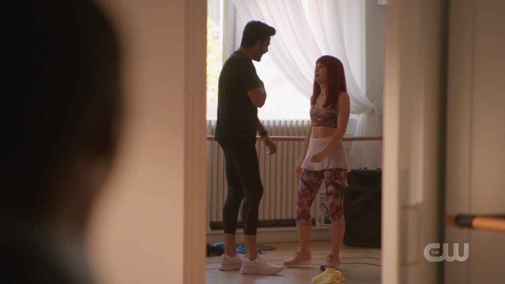 Nike Sneakers Worn by Rahul Kohli in iZombie – Season 5, Episode 3, Five, Six, Seven, Ate! (2019) (Image 3)