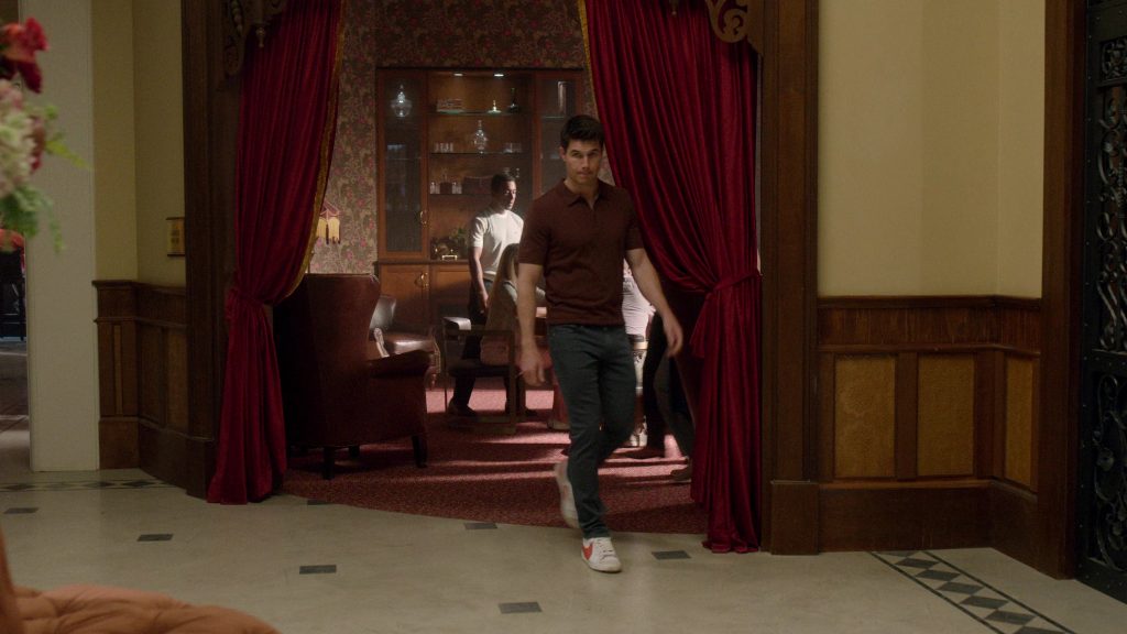 Nike Sneakers Worn by Robbie Amell in Upload S03E07 “Upload Day” (2023) (Image 12)