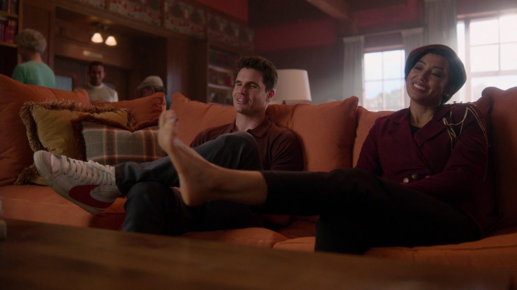 Nike Sneakers Worn by Robbie Amell in Upload S03E07 “Upload Day” (2023) (Image 14)