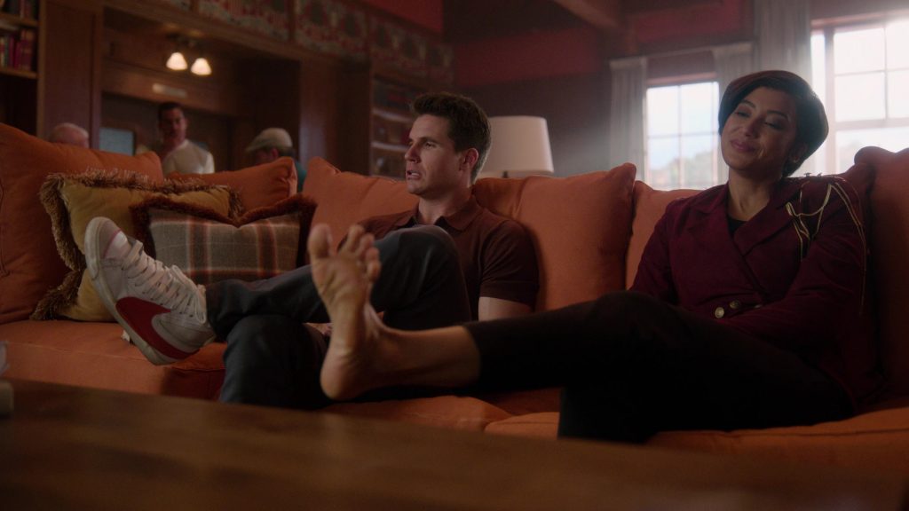 Nike Sneakers Worn by Robbie Amell in Upload S03E07 “Upload Day” (2023) (Image 17)