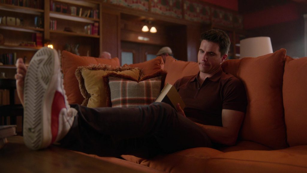 Nike Sneakers Worn by Robbie Amell in Upload S03E07 “Upload Day” (2023) (Image 9)