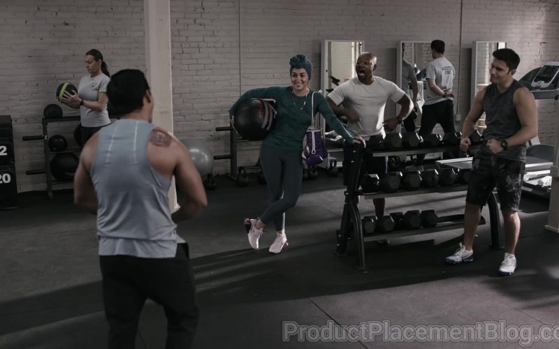 Nike Sneakers in 9-1-1 - Lone Star S02E05 “Difficult Conversations” (2021) (Image 1)