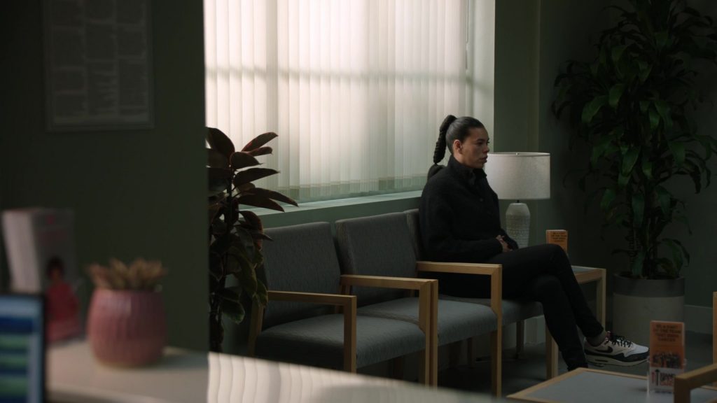 Nike Sneakers in 9-1-1 – Lone Star S05E06 “Naked Truth”(2024) (Image 10)