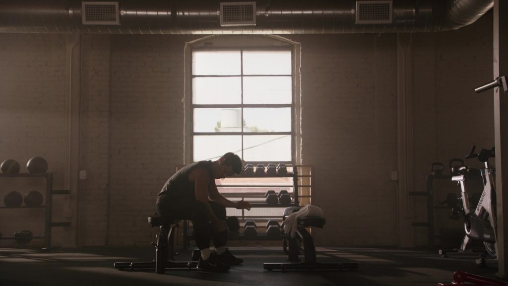 Nike Sneakers in 9-1-1 – Lone Star S05E06 “Naked Truth”(2024) (Image 11)