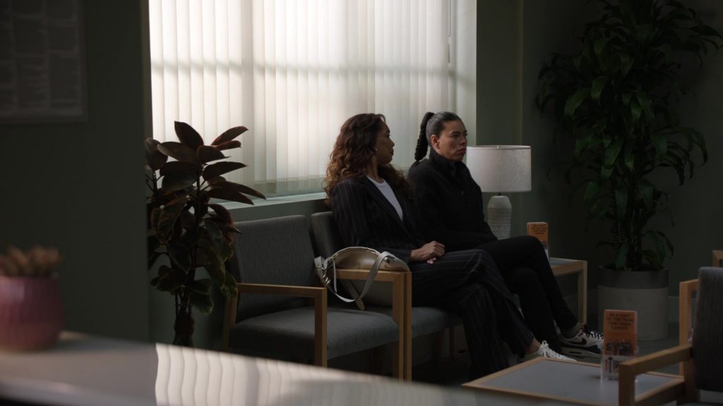 Nike Sneakers in 9-1-1 – Lone Star S05E06 “Naked Truth”(2024) (Image 3)