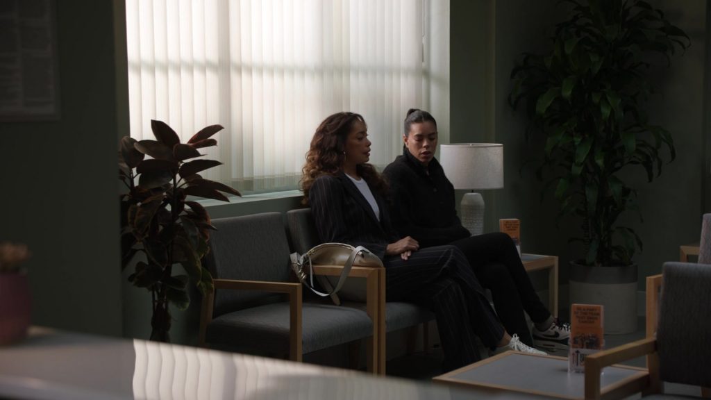 Nike Sneakers in 9-1-1 – Lone Star S05E06 “Naked Truth”(2024) (Image 5)