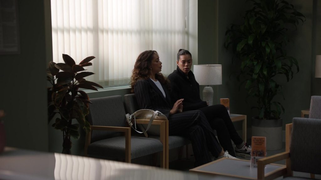 Nike Sneakers in 9-1-1 – Lone Star S05E06 “Naked Truth”(2024) (Image 6)