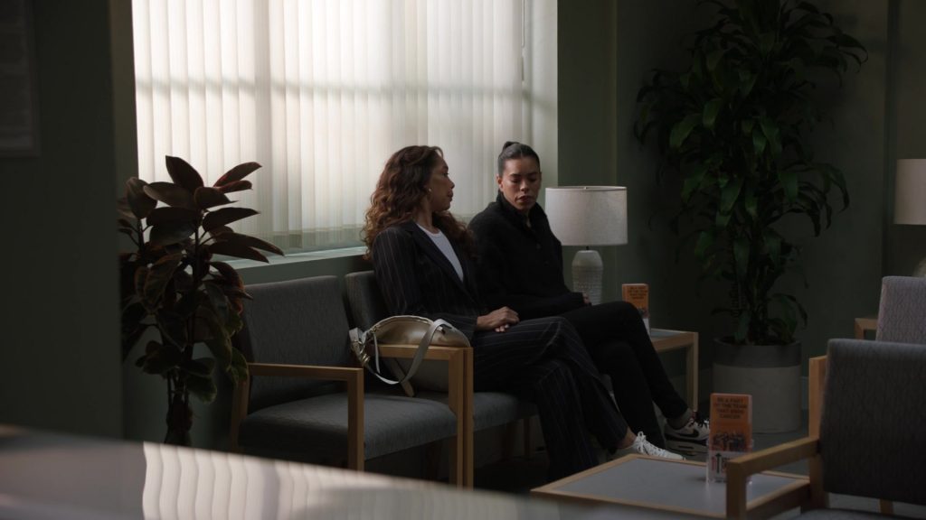 Nike Sneakers in 9-1-1 – Lone Star S05E06 “Naked Truth”(2024) (Image 7)