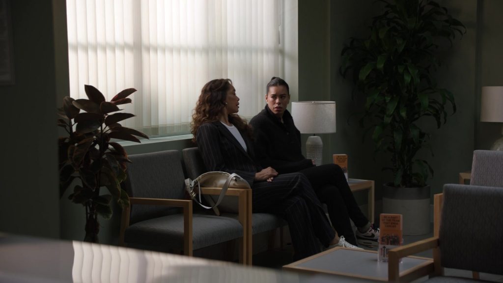 Nike Sneakers in 9-1-1 – Lone Star S05E06 “Naked Truth”(2024) (Image 8)