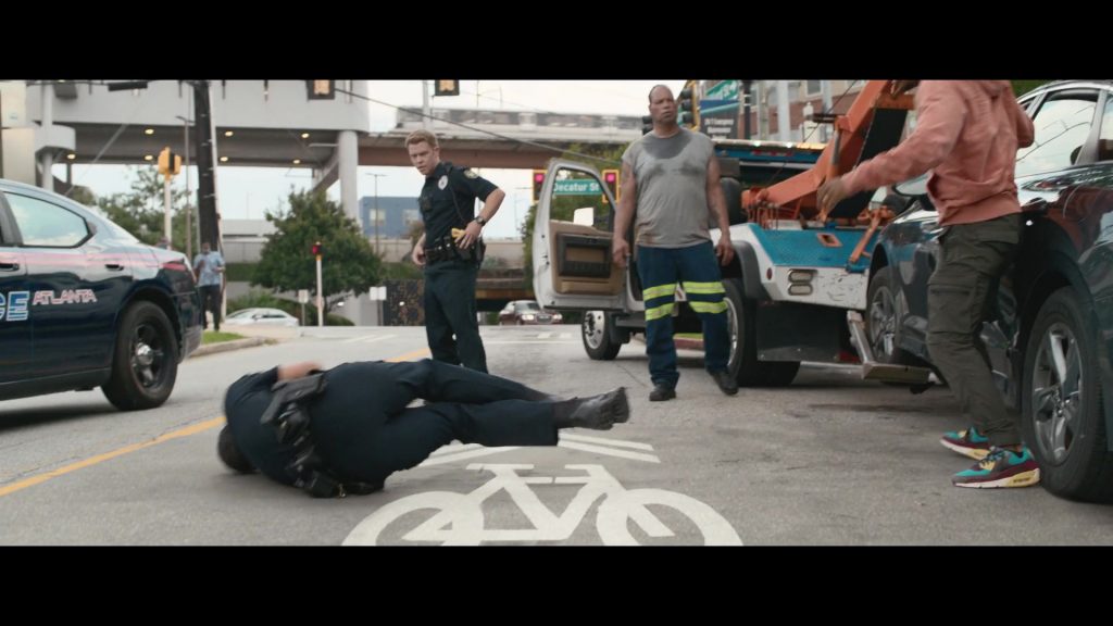 Nike Sneakers in A Man in Full S01E01 “Saddlebags” (2024) (Image 2)