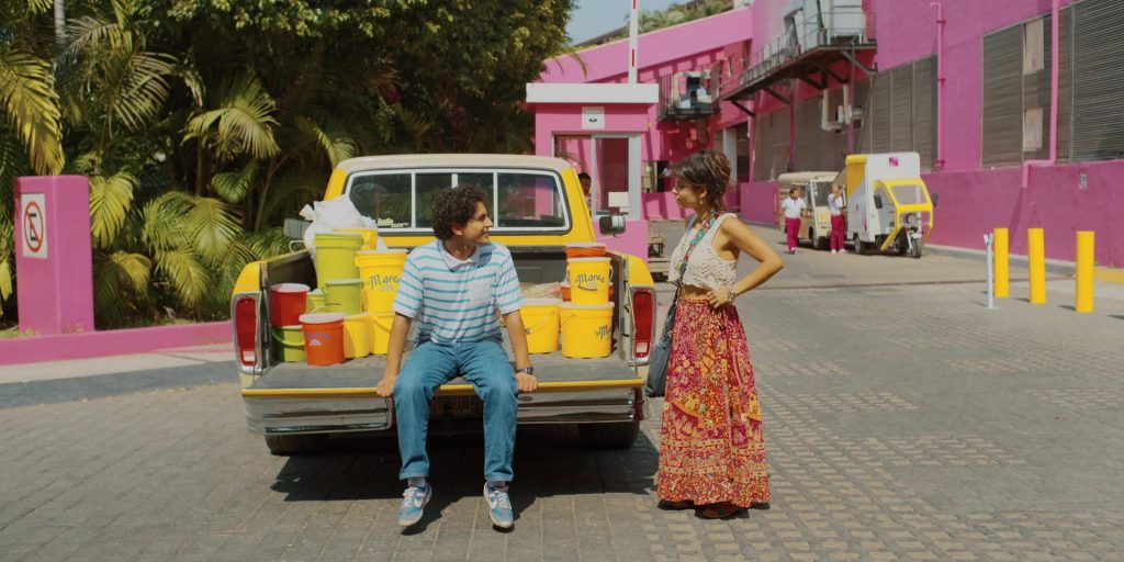 Nike Sneakers in Acapulco S02E09 “The Power of Love” (2022) (Image 1)