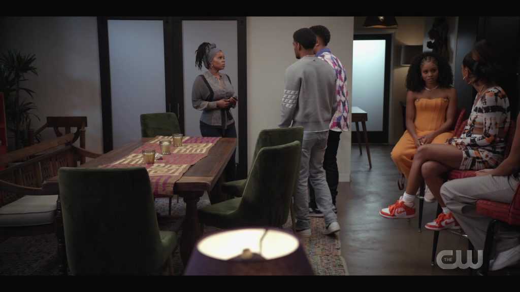 Nike Sneakers in All American - Homecoming S01E12 “Confessions” (2022) (Image 3)