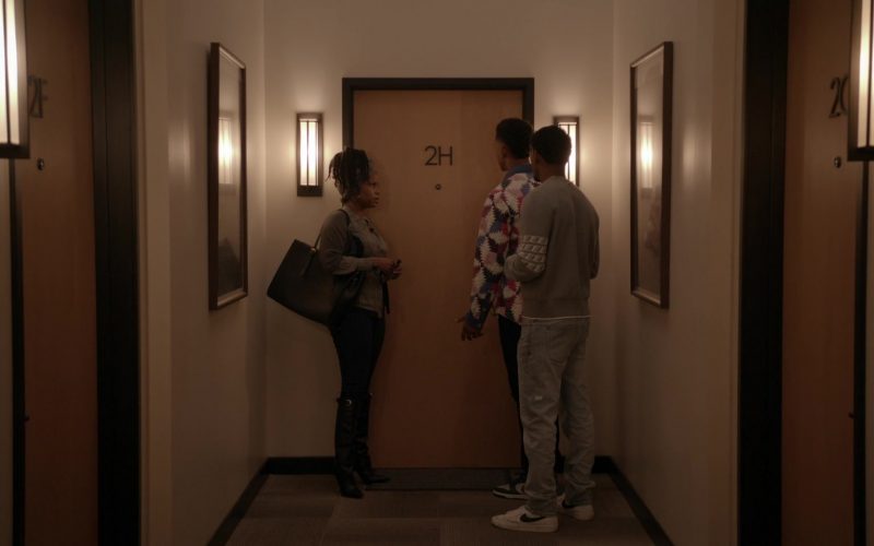Nike Sneakers in All American - Homecoming S01E13 “Irreplaceable” (2022) (Image 1)