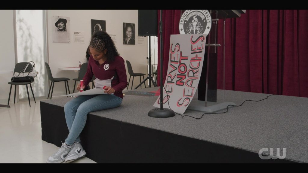 Nike Sneakers in All American - Homecoming S02E14 “Stand Up for Something” (2023) (Image 1)