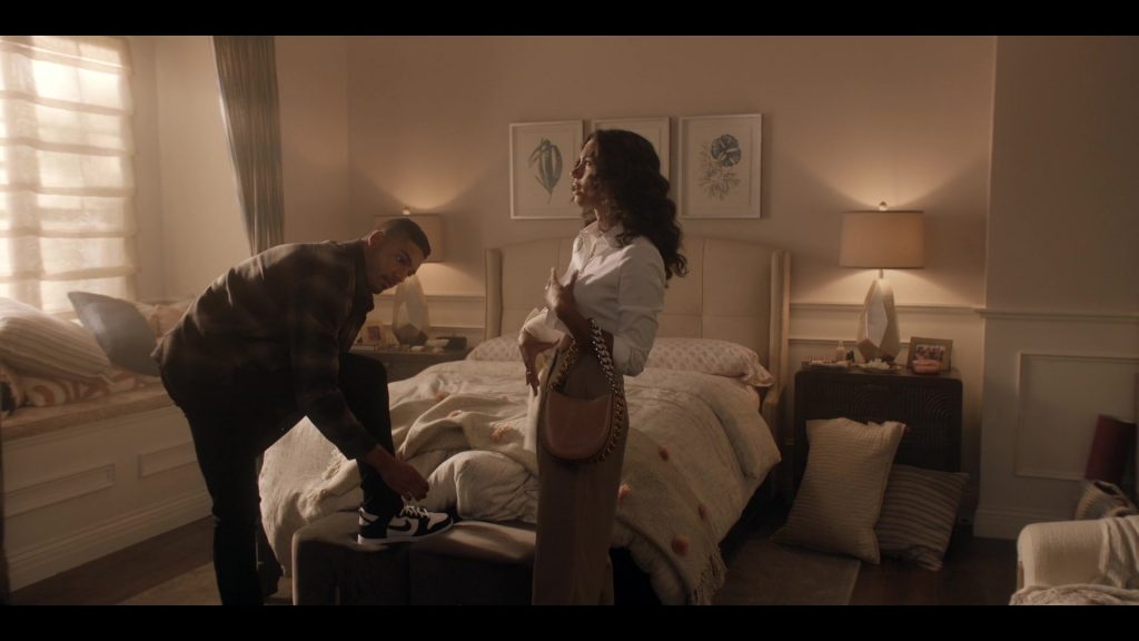 Nike Sneakers in All American S05E06 “Can't Nobody Hold Me Down” (2022) (Image 3)