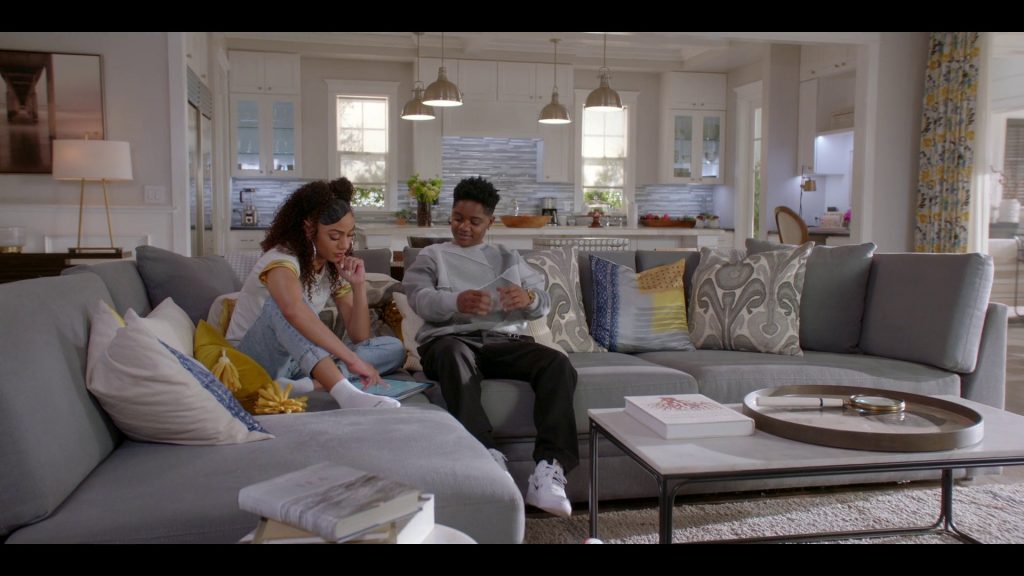 Nike Sneakers in All American S05E19 “Sabotage” (2023) (Image 5)