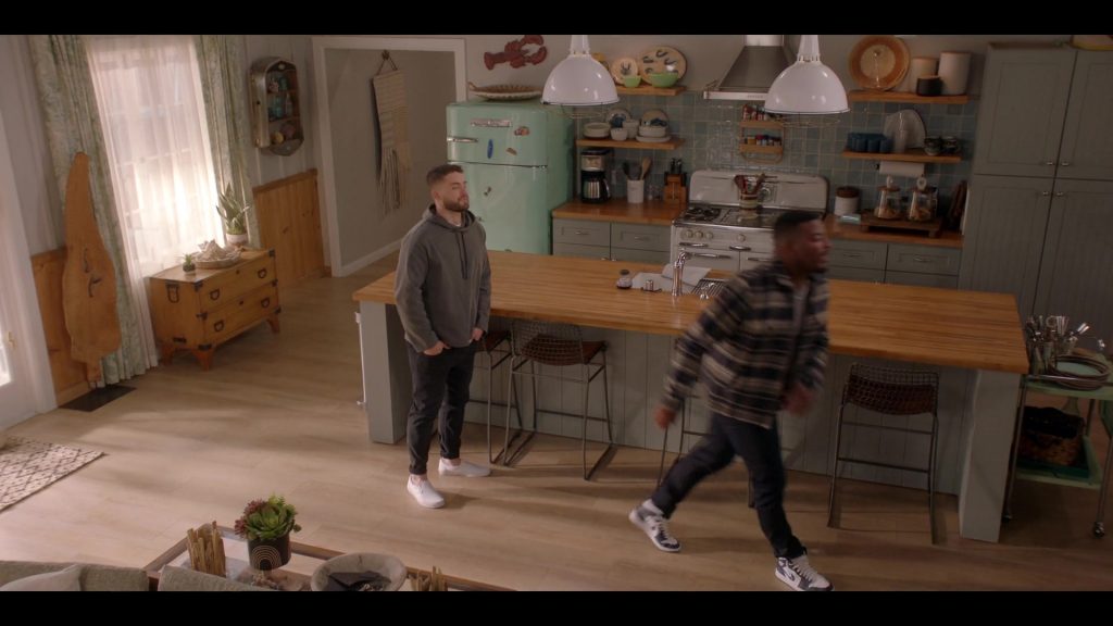 Nike Sneakers in All American S06E13 “Victory Lap” (2024) (Image 3)