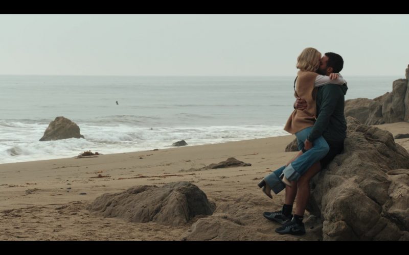 Nike Sneakers in Alls Fair S01E02 “When We Were Young” (2025) (Image 1)