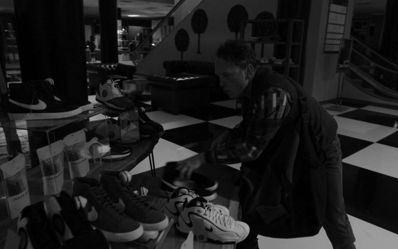 Nike Sneakers in Better Call Saul S06E10 “Nippy” (2022) (Image 1)
