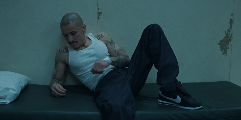 Nike Sneakers in Bosch Legacy S03E06 “Broken Order” (2025) (Image 2)