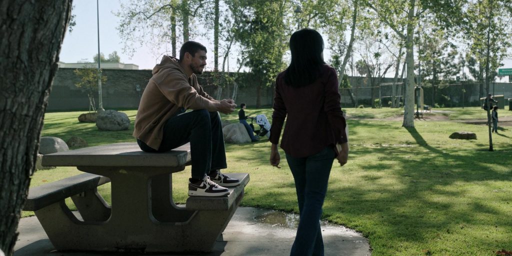 Nike Sneakers in Bosch Legacy S03E07 “Welcome To The Other Side” (2025) (Image 4)