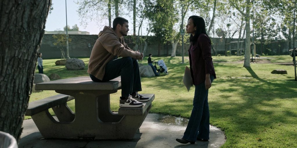 Nike Sneakers in Bosch Legacy S03E07 “Welcome To The Other Side” (2025) (Image 6)