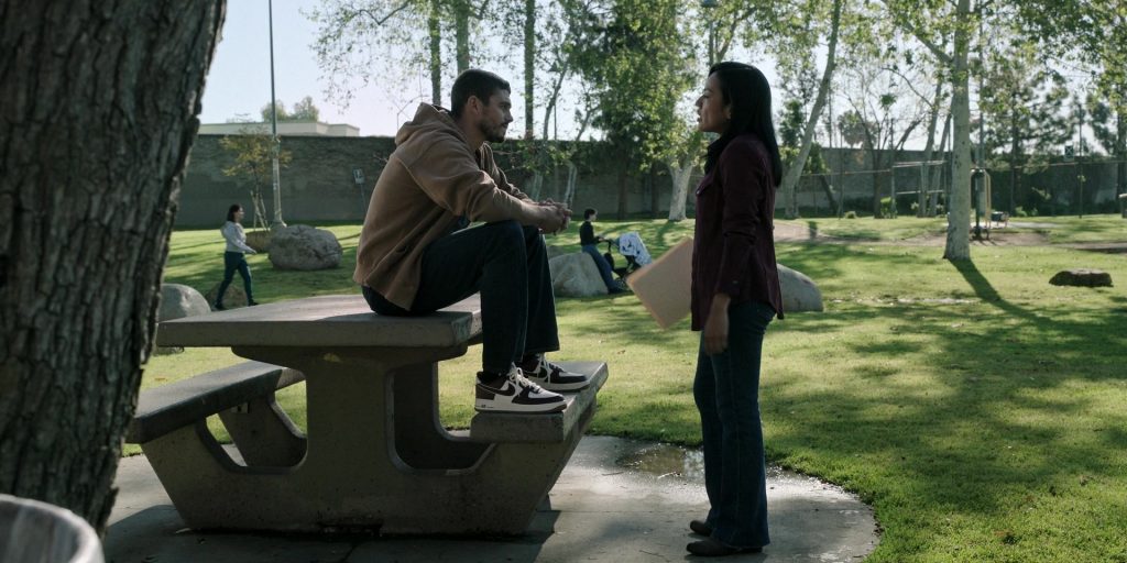 Nike Sneakers in Bosch Legacy S03E07 “Welcome To The Other Side” (2025) (Image 7)
