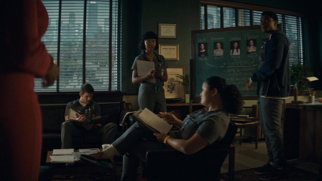 Nike Sneakers in Brilliant Minds S01E06 “The Girl Who Cried Pregnant” (2024) (Image 4)