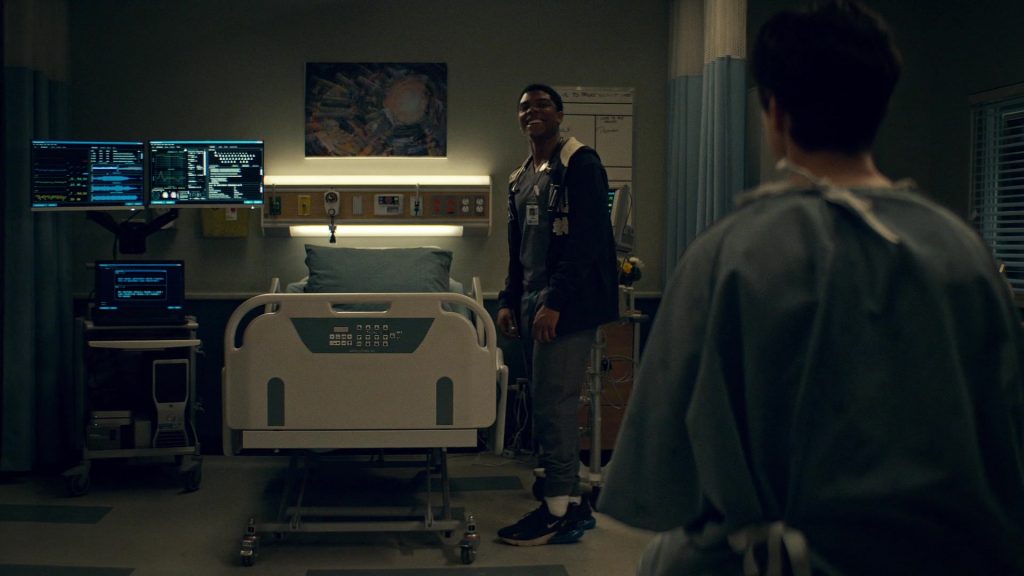 Nike Sneakers in Brilliant Minds S01E07 “The Man From Grozny” (2024) (Image 4)
