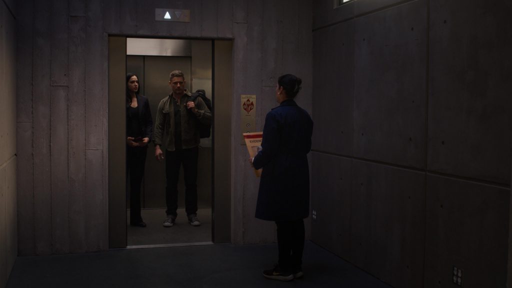 Nike Sneakers in CSI - Vegas S03E05 “It Was Automation” (2024) (Image 2)