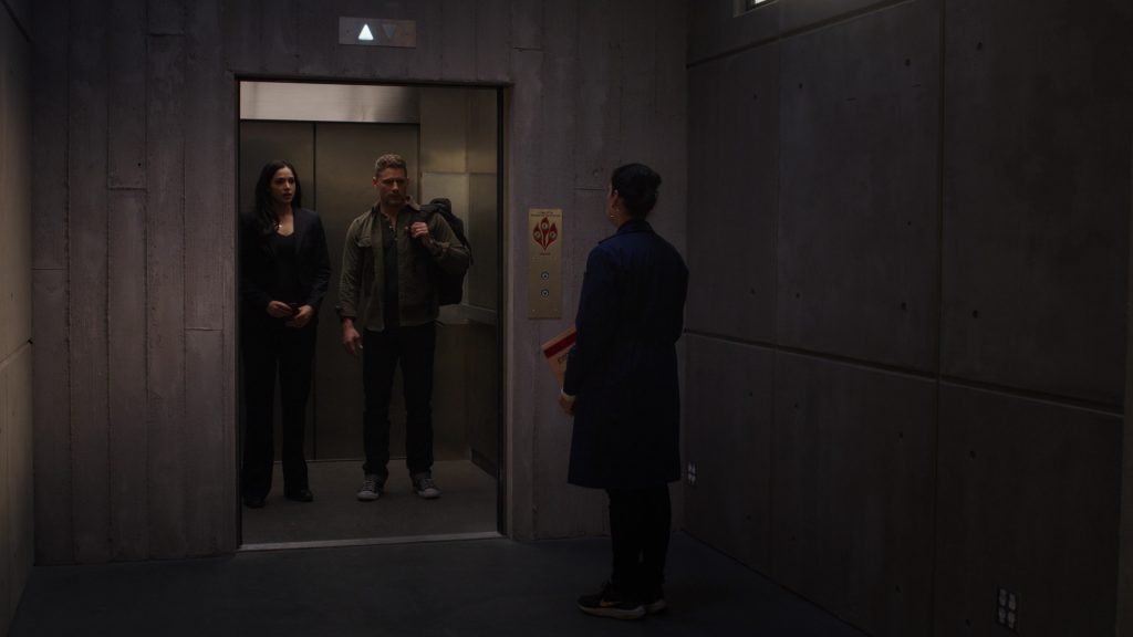 Nike Sneakers in CSI - Vegas S03E05 “It Was Automation” (2024) (Image 3)