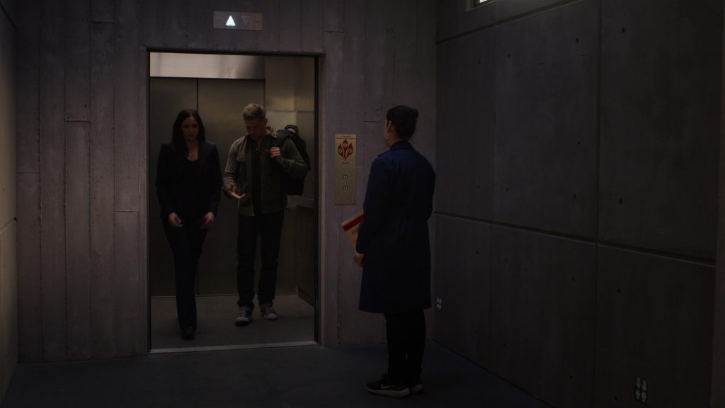 Nike Sneakers in CSI - Vegas S03E05 “It Was Automation” (2024) (Image 4)