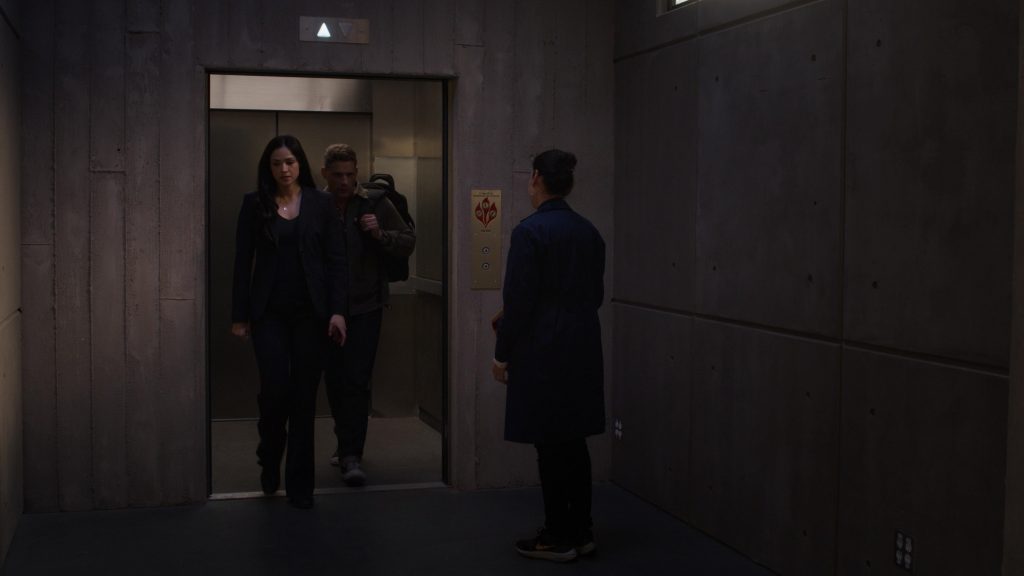 Nike Sneakers in CSI - Vegas S03E05 “It Was Automation” (2024) (Image 5)