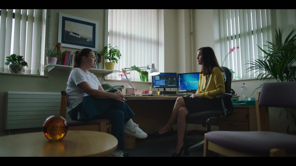 Nike Sneakers in Casualty S39E21 “Internal Affairs – Episode 3” (2025) (Image 4)
