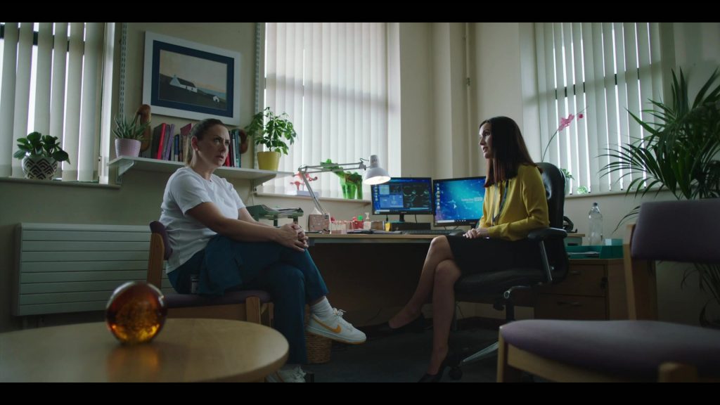 Nike Sneakers in Casualty S39E21 “Internal Affairs – Episode 3” (2025) (Image 7)