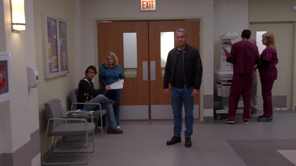 Nike Sneakers in Chicago Fire S13E20 “Cut Me Open” (2025) (Image 3)