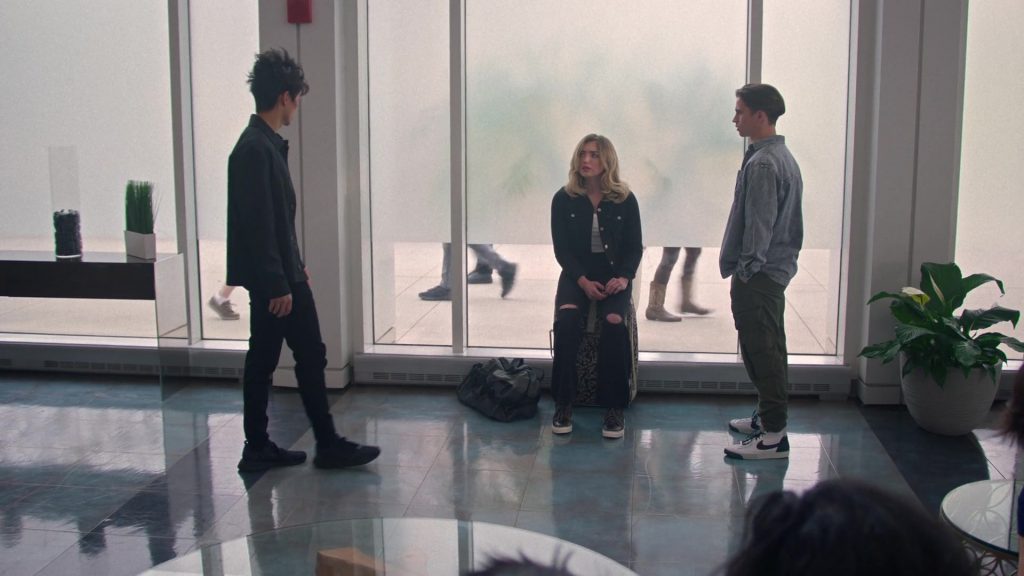 Nike Sneakers in Cobra Kai S06E10 “Eunjangdo” (2024) (Image 12)
