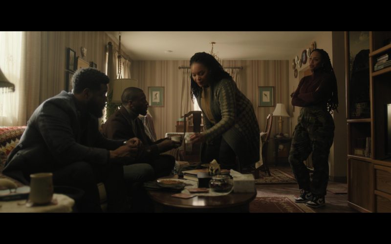 Nike Sneakers in Cross S01E04 “Masks” (2024) (Image 1)
